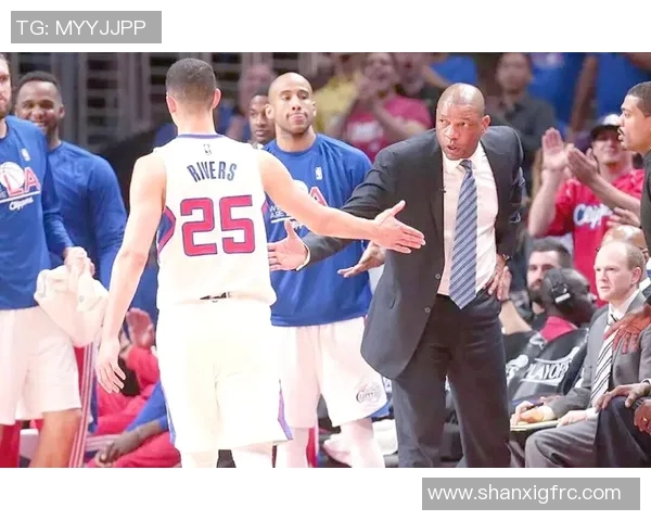 火箭队与快船队激战G4赛季关键战役精彩回顾与分析